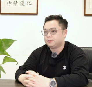 曾庆容照片